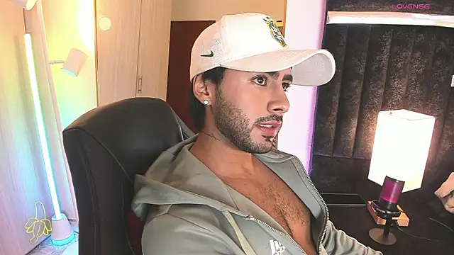 Snapshot of ItsMeEros chatting on April 22, 11:39 pm ItsMeEros online show from April 22, 11:39 pm
