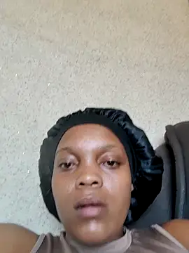 Snapshot of EbonyBuu chatting on February 6, 8:07 am EbonyBuu online show from February 6, 8:07 am