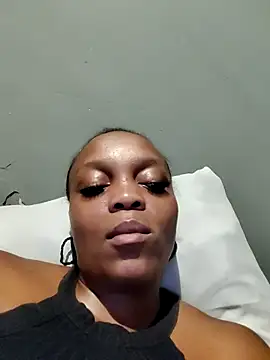 Snapshot of EbonyBuu chatting on February 25, 10:52 pm EbonyBuu online show from February 25, 10:52 pm