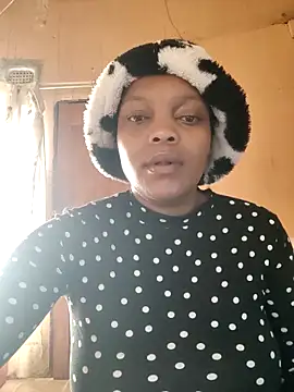 Snapshot of EbonyBuu chatting on May 19, 10:10 am EbonyBuu online show from May 19, 10:10 am