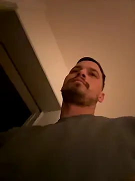 Jonkitzler1 online show from December 4, 4:27 pm