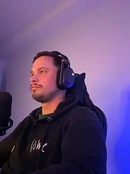 Jonkitzler1 online show from January 14, 6:46 pm