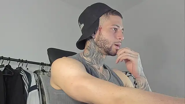 Snapshot of _jamesleandros1 chatting on October 9, 11:03 pm jamesleandros1 online show from October 9, 11:03 pm