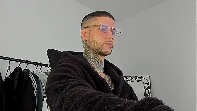 Snapshot of _jamesleandros1 chatting on October 14, 7:36 pm jamesleandros1 online show from October 14, 7:36 pm