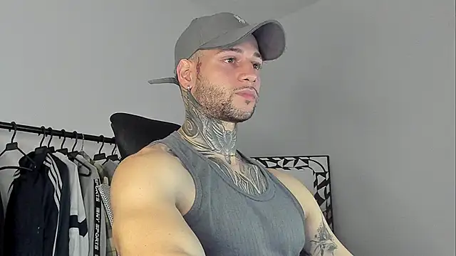 Snapshot of _jamesleandros1 chatting on October 22, 2:01 am jamesleandros1 online show from October 22, 2:01 am