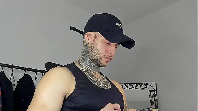 Snapshot of _jamesleandros1 chatting on October 24, 3:36 am jamesleandros1 online show from October 24, 3:36 am