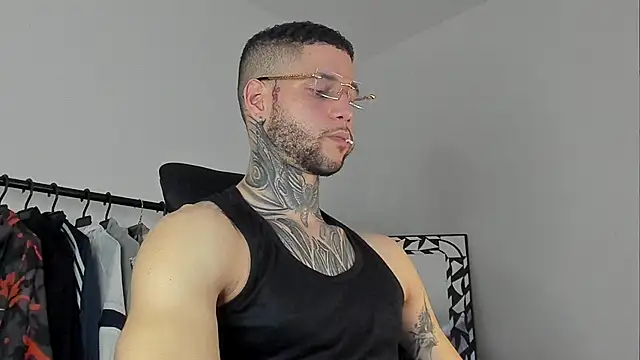 Snapshot of _jamesleandros1 chatting on November 4, 9:03 pm jamesleandros1 online show from November 4, 9:03 pm