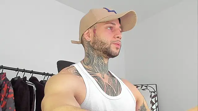 Snapshot of _jamesleandros1 chatting on November 7, 5:35 pm jamesleandros1 online show from November 7, 5:35 pm