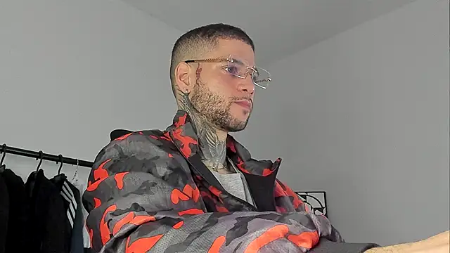 Snapshot of _jamesleandros1 chatting on November 11, 11:10 am jamesleandros1 online show from November 11, 11:10 am