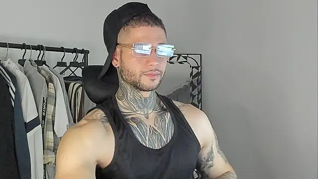 Snapshot of _jamesleandros1 chatting on November 11, 11:16 pm jamesleandros1 online show from November 11, 11:16 pm