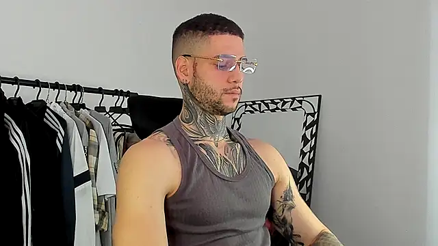 Snapshot of _jamesleandros1 chatting on November 26, 4:41 pm jamesleandros1 online show from November 26, 4:41 pm