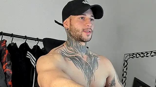 Snapshot of _jamesleandros1 chatting on December 4, 4:22 am jamesleandros1 online show from December 4, 4:22 am