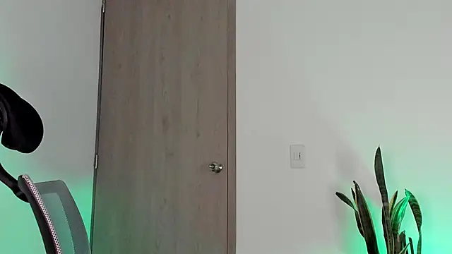  jamesleandros1 online show from February 13, 3:13 am