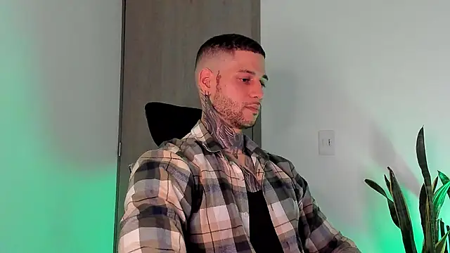  jamesleandros1 online show from February 25, 5:06 am