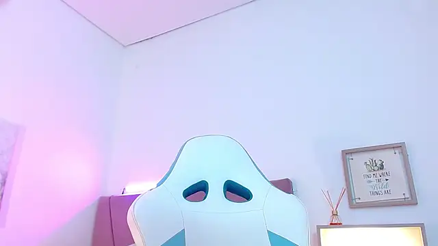 Snapshot of PIA_STONE chatting on March 6, 7:54 pm PIA STONE online show from March 6, 7:54 pm