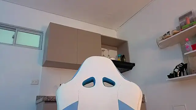 PIA STONE online show from November 24, 7:57 pm