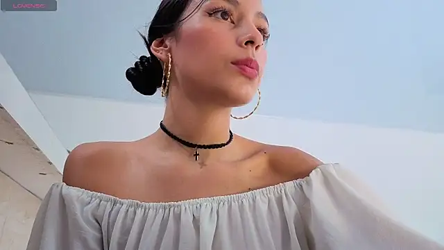 PIA STONE online show from June 17, 8:10 pm