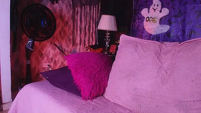 naomi kyse online show from October 11, 3:06 am