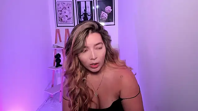 Snapshot of sofihill01 chatting on October 4, 9:02 pm sofihill01 online show from October 4, 9:02 pm