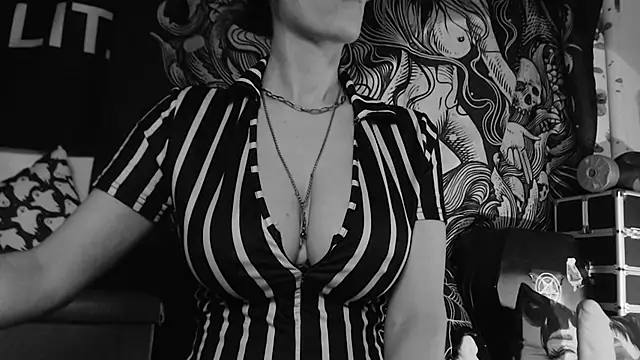 Silentmary online show from June 11, 5:49 am