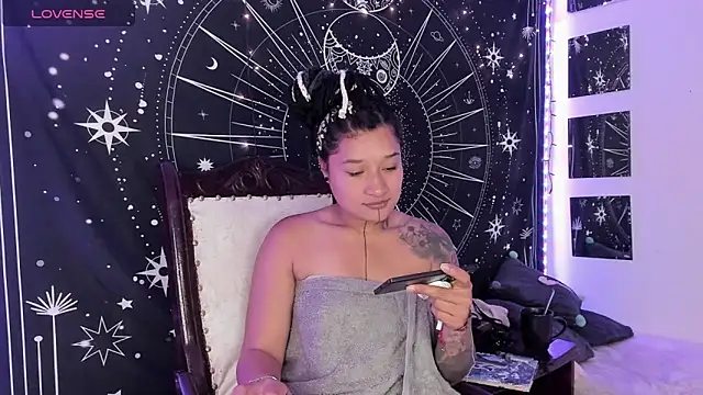 Eva Lee  online show from September 30, 7:35 am