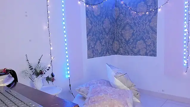 Eva Lee  online show from March 26, 9:26 am