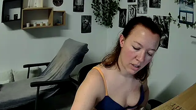 Snapshot of AnyaKrey@xh chatting on February 9, 6:16 pm AnyaKreyxh online show from February 9, 6:16 pm