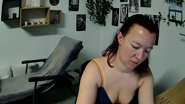 Snapshot of AnyaKrey@xh chatting on February 10, 6:13 pm AnyaKreyxh online show from February 10, 6:13 pm