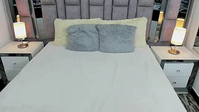 Snapshot of EMMAHILL1 chatting on February 6, 7:18 pm EMMAHILL1 online show from February 6, 7:18 pm