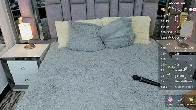 Snapshot of EMMAHILL1 chatting on February 21, 10:48 pm EMMAHILL1 online show from February 21, 10:48 pm