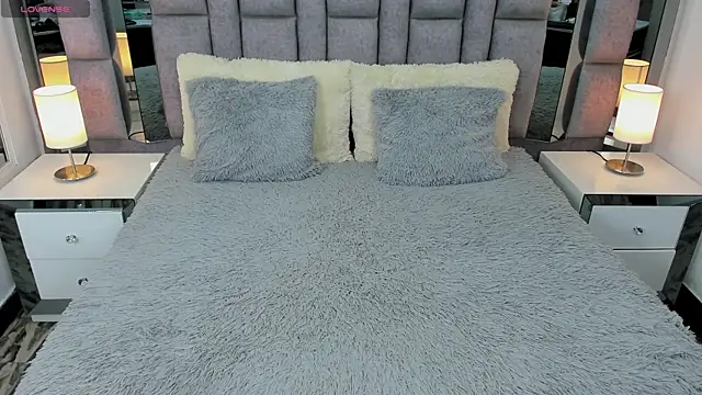 Snapshot of EMMAHILL1 chatting on March 12, 7:38 pm EMMAHILL1 online show from March 12, 7:38 pm