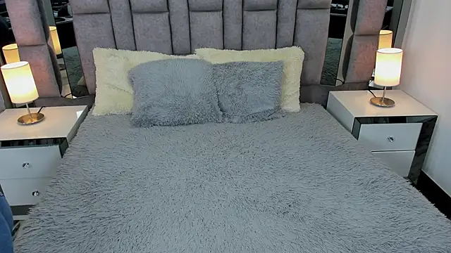 Snapshot of EMMAHILL1 chatting on March 22, 6:14 pm EMMAHILL1 online show from March 22, 6:14 pm