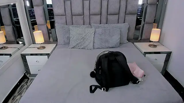 Snapshot of EMMAHILL1 chatting on October 2, 7:21 pm EMMAHILL1 online show from October 2, 7:21 pm