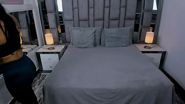 Snapshot of EMMAHILL1 chatting on October 16, 11:11 am EMMAHILL1 online show from October 16, 11:11 am