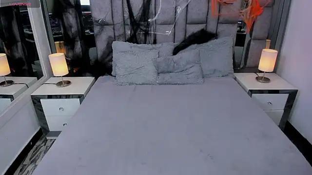 Snapshot of EMMAHILL1 chatting on October 31, 11:55 am EMMAHILL1 online show from October 31, 11:55 am