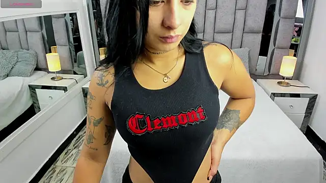 Snapshot of EMMAHILL1 chatting on November 16, 11:16 am EMMAHILL1 online show from November 16, 11:16 am