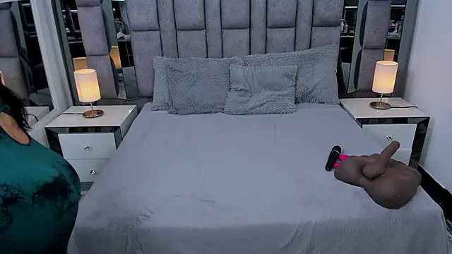 Snapshot of EMMAHILL1 chatting on December 1, 11:15 am EMMAHILL1 online show from December 1, 11:15 am