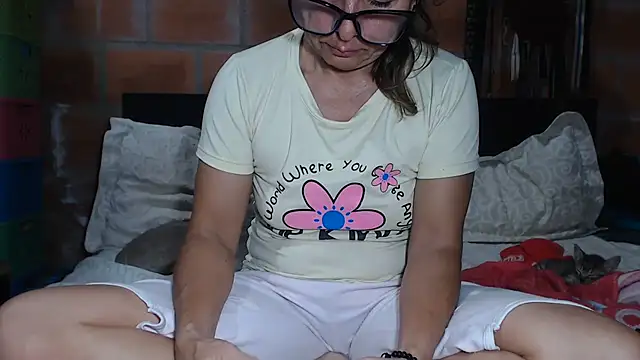 DevoraAmateur online show from June 10, 12:37 pm
