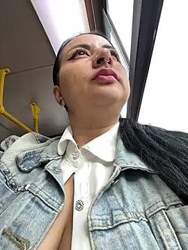 Abril Luv online show from February 21, 12:28 pm