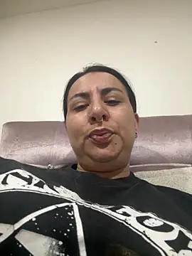 Abril Luv online show from January 19, 1:20 am