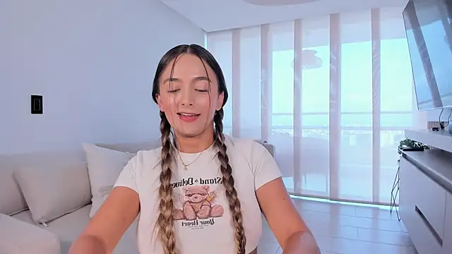 wandathompson  online show from January 7, 2:08 pm