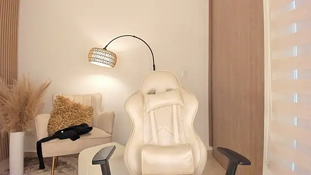 wandathompson  online show from October 9, 12:03 pm