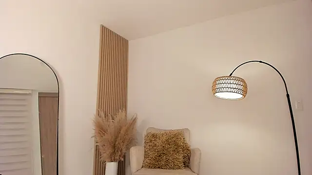 wandathompson  online show from December 2, 11:04 am