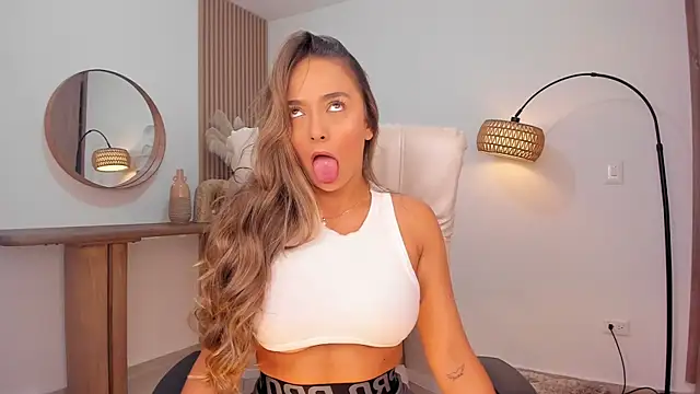 wandathompson  online show from March 28, 10:04 am