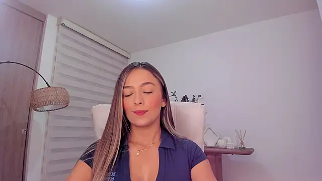Snapshot of wandathompson_ chatting on April 10, 10:09 am wandathompson online show from April 10, 10:09 am