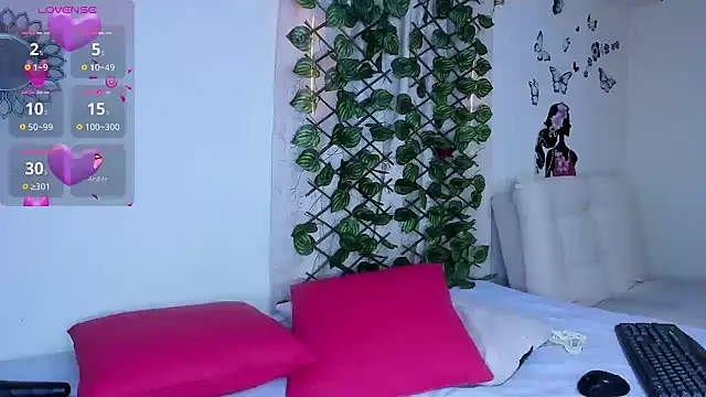 Snapshot of Juli_Castillo8 chatting on September 25, 1:48 pm Juli Castillo8 online show from September 25, 1:48 pm