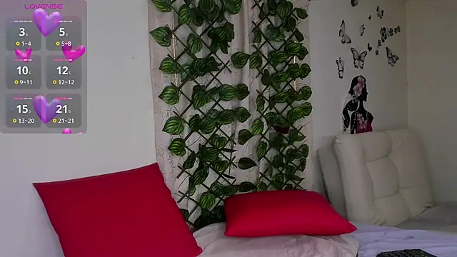 Snapshot of Juli_Castillo8 chatting on October 2, 1:40 pm Juli Castillo8 online show from October 2, 1:40 pm