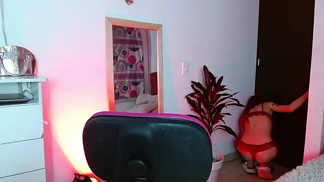 Snapshot of alisseallie chatting on February 2, 10:49 pm alisseallie online show from February 2, 10:49 pm