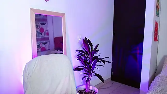 Snapshot of alisseallie chatting on March 16, 11:25 pm alisseallie online show from March 16, 11:25 pm