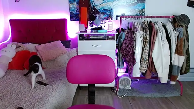 Snapshot of alisseallie chatting on September 10, 8:42 pm alisseallie online show from September 10, 8:42 pm